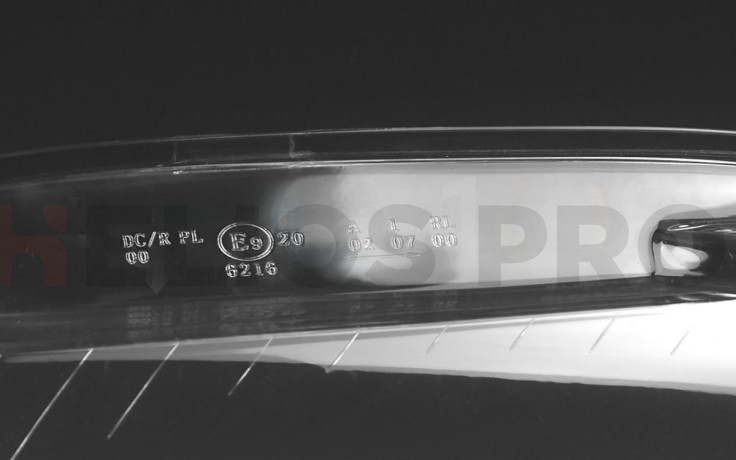 Стекло фары AUDI A4 B7 (2004-2007) (левое)